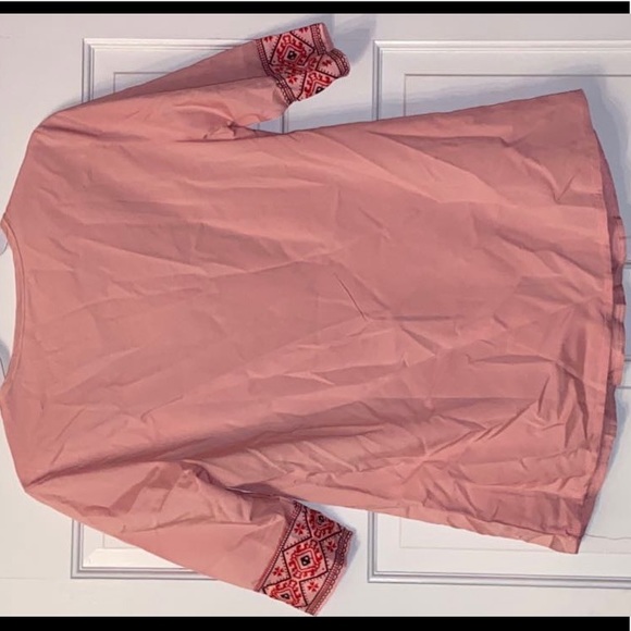 Two of the same shirts different colors size S - Picture 2 of 4